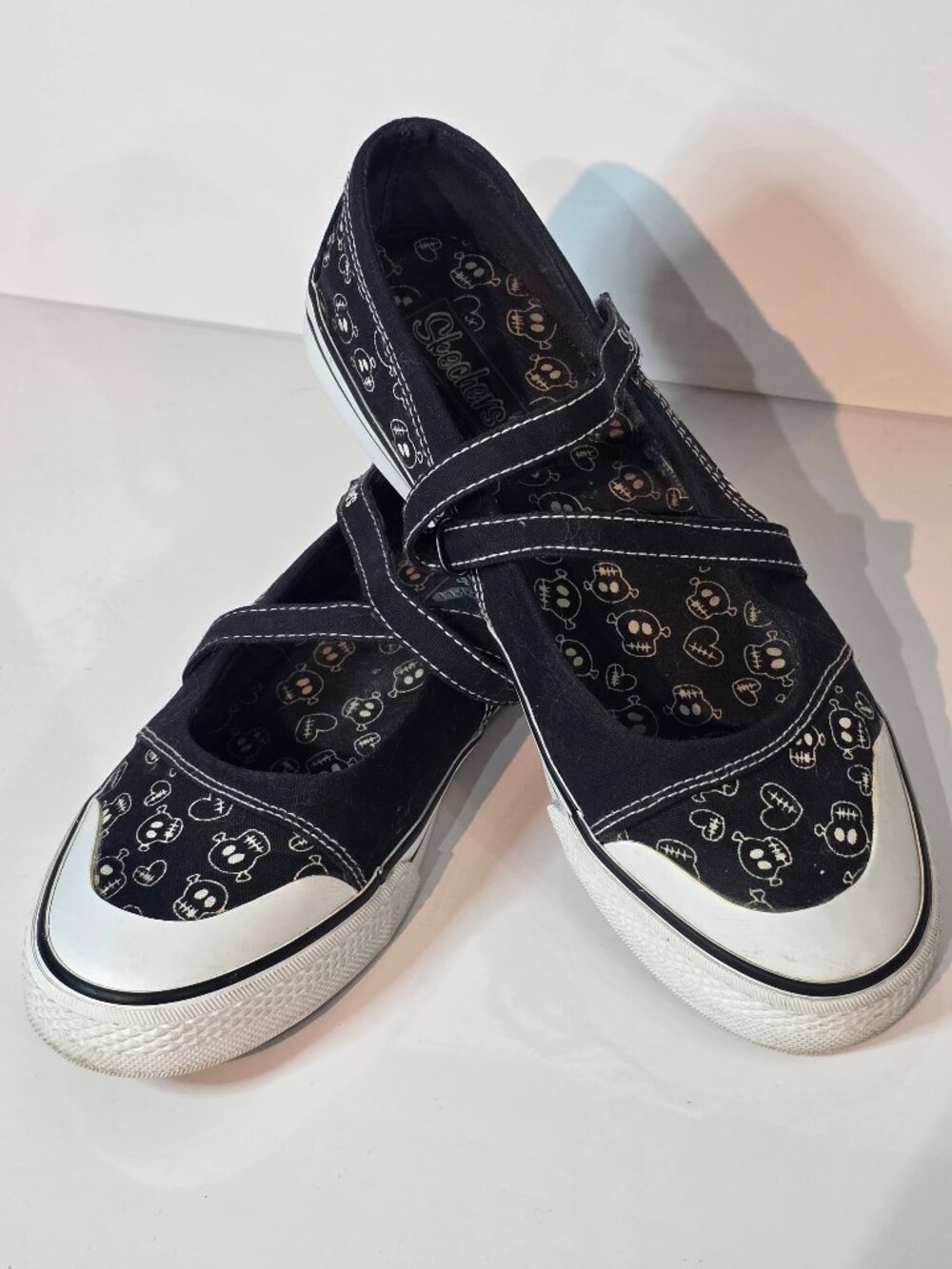Skechers Mary Jane Flats Black Skull Pattern Strap Canvas Shoes Size 8 US 25cm